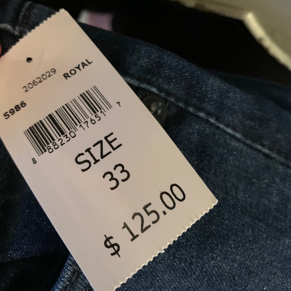 DL 1961 dark wash size 33'32 jeans.